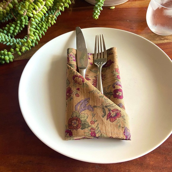 Wild rose on tan background Vintage Print 13inch square cotton napkin - Picture 1 of 2
